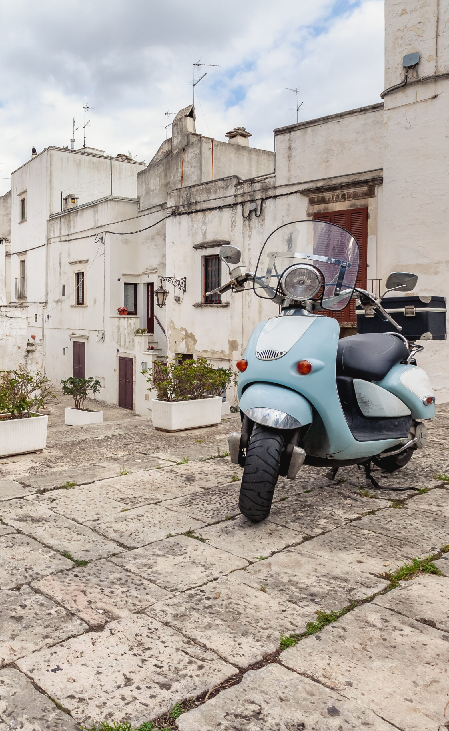 Vespa Apulia Fun Trulli Alberobello